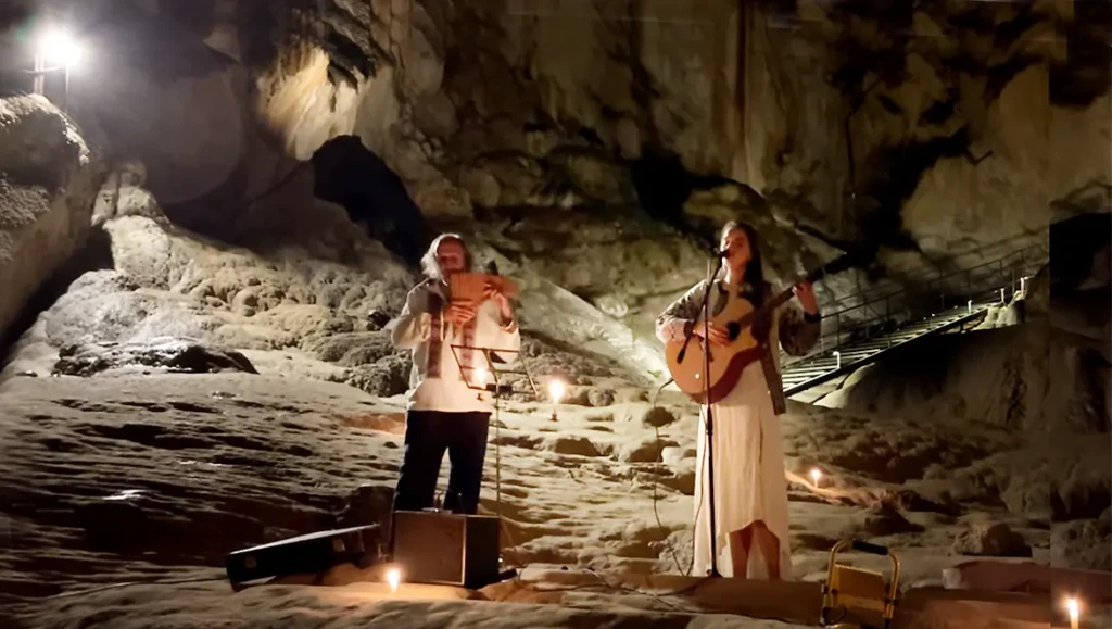 Christian Koenig et Ilse Oversier dans la grotte de Lombrives