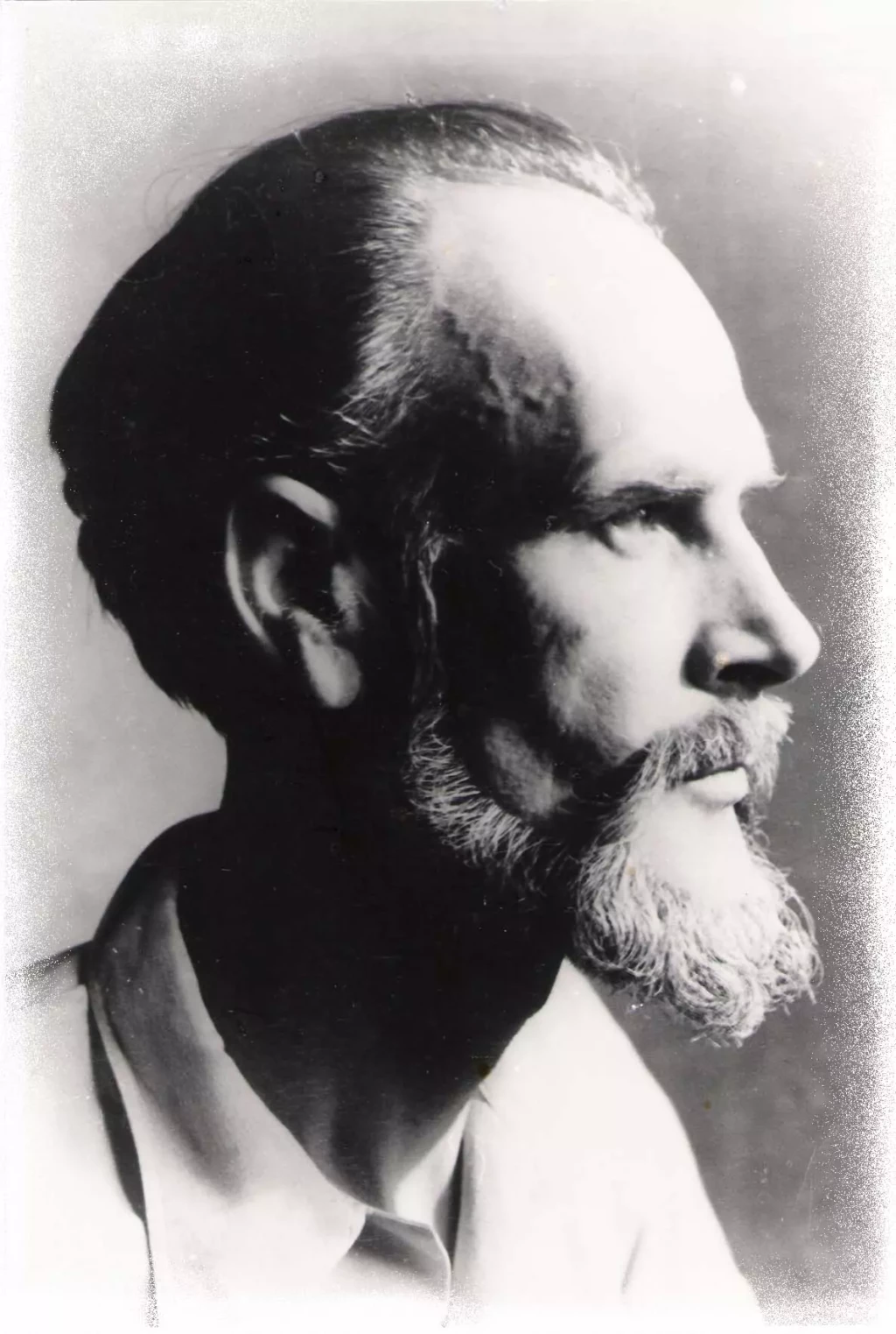Lanza del Vasto (1901-1981) de profil, photo, vers 1942 © Association des Amis de Lanza del Vasto