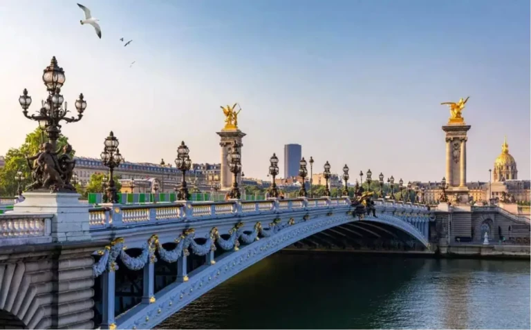 Sous le pont Mirabeau